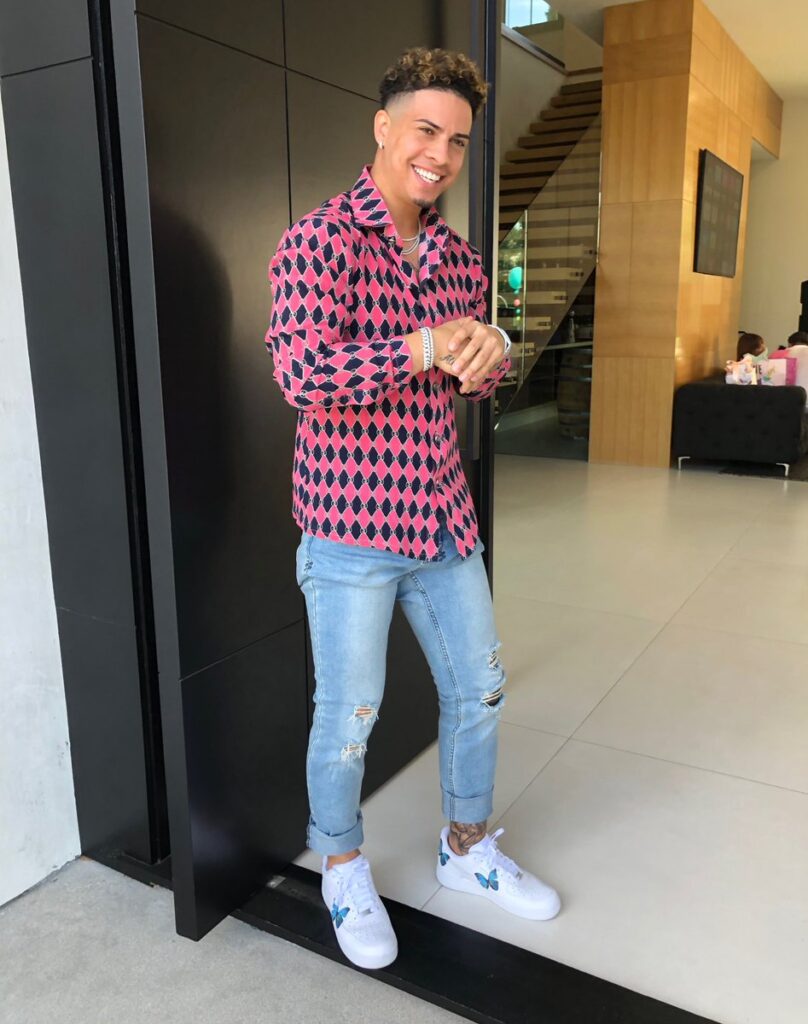 Austin McBroom Height, Weight, Body Measurement & Physical Stats