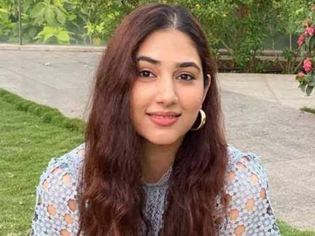 Disha Parmar (Indian television Actress) Biography, Height, Age, Weight, Body Measurements, Family, Parents, Boyfriend, Husband, Bio, Net Worth, Photos, Wiki & More