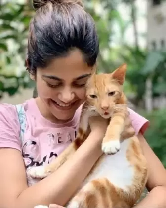 Aaditi Pohankar with her pet cat Toki