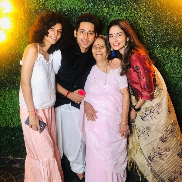 Aneri Vajani with her sister brother and grandmother