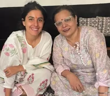 Isha Talwar with her mother Suman Talwar