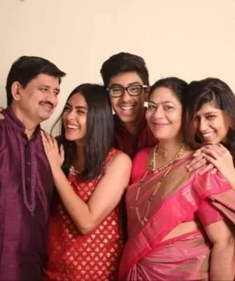 Mrunal Thakur family