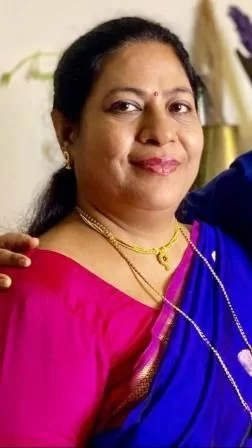 Mrunal Thakur mother Vandana Thakur