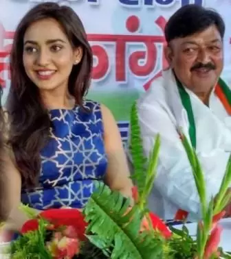 Neha Sharma with her father Ajit Sharma (politician)