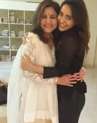 Neha Sharma with her mother Vibha Sharma