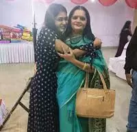 Shalini Pandey with her mother