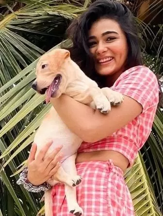 Shalini Pandey with her pet dog