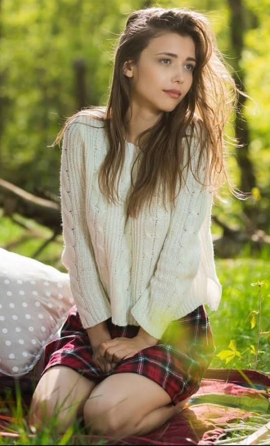 Mila Azul Height, Weight, Body Measurement & Physical Stats