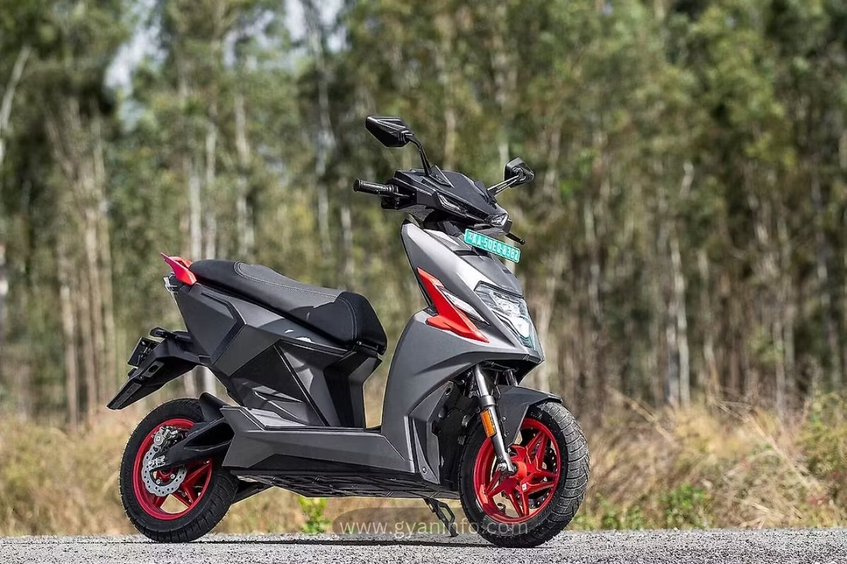 Simple Energy OneS: Affordable Electric Scooter with 181 km Range and Smart Features
